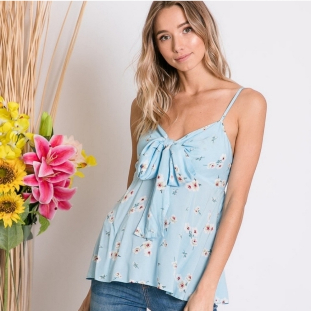 Adorable tie front floral tank